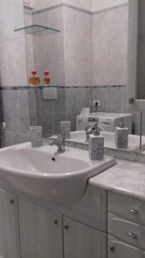 Viky House Apartment ลาสเปเซีย ภายนอก รูปภาพ